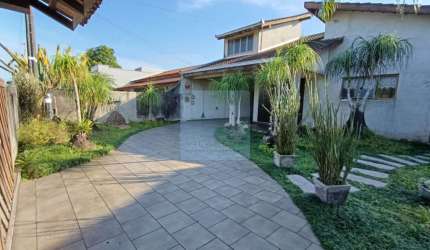 Casa com Piscina a 5 Quadras do Mar em Itapoá – Localização Privilegiada