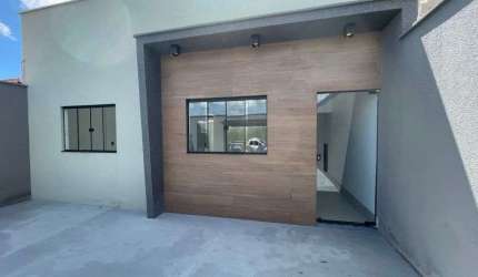 Casa à venda em Rio Verde - GO com espaço amplo, quintal, 3 quartos e cômodos bem planejados