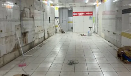 Loja com salão e salas comerciais