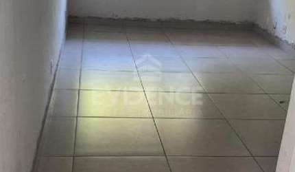 Sala com 35 m², sol da manhã, 01 vaga de garagem. Dois ambientes de sala, com 02 banheiros e 01 copa.
