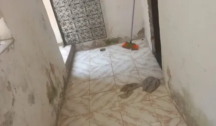 CASA BARATISSIMA A VENDA NA BOCA DO RIO, PROXIMO A NONA DELEGACIA, 3/4 SALA GRANDE, VARANDA,