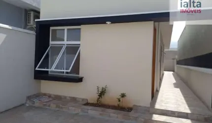 Casa Para Vender com 2 quartos 1 suítes no bairro Golfinhos em Caraguatatuba