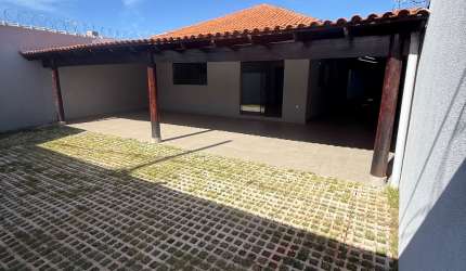 Casa com 4 quartos 3 suítes no Alto Umuarama à venda