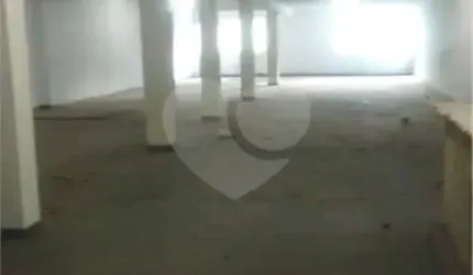 Prédio inteiro à venda em Brás - SP