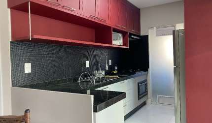 Apartamento Mobiliado com 3 suítes em Meia Praia para Locação Anual