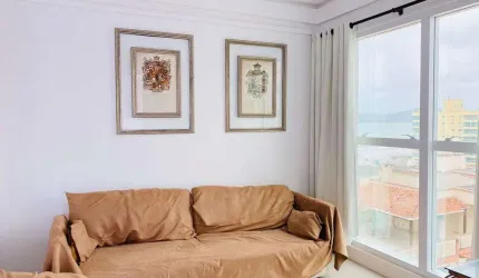 Apartamento com vista lateral na Quadra do Mar em Meia Praia