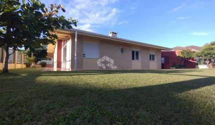 Casa com 5 quartos à venda na Maracanã, 260, Arroio Teixeira, Capão da Canoa por R$ 900.000