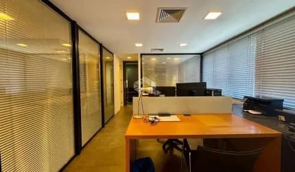 Sala comercial à venda na Rua Washington Luiz, 1010, Centro Histórico, Porto Alegre por R$ 746.000