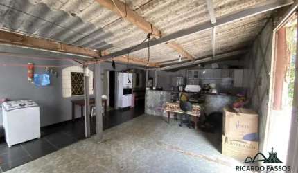 Casa + 2 lojas à venda em uma das principais avenidas da cidade