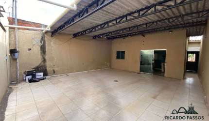 Itapoã: Casa espaçosa, 3 qts e quintal grande