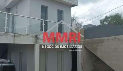 Sobrado à venda no bairro Jundiacanga: 2 quartos, 2 banheiros, 250m² de área!