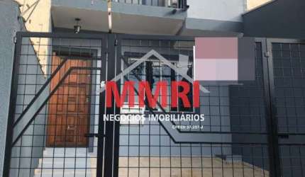 Sobrado à venda em Sorocaba-SP, bairro Cidade Jardim: 3 quartos, suíte, banheiro, vaga de garagem.