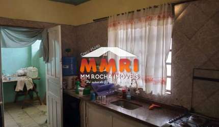 IMÓVEL COM 3 CASAS, SENDO UMA ASSOBRADADA. BOA LOCALIZAÇÃO! EXCELENTE PARA LOCAÇÃO E ATÉ COMERCIAL.