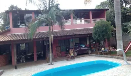 Chácara à venda em Araçoiaba da Serra-SP, bairro Bosque: 3 quartos, 1 suíte, 1 sala, 3 banheiros, 2 vagas, 350m².