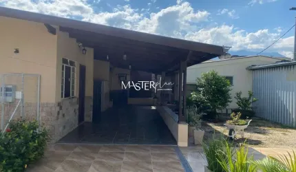 Casa com 3 quartos para alugar na Wanderbilt Duarte De Barros, 58, Vila Odete, Itatiaia por R$ 2.500