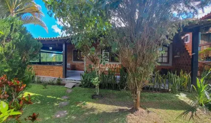 Casa aconchegante com 4 quartos e excelente terraço em condomínio!