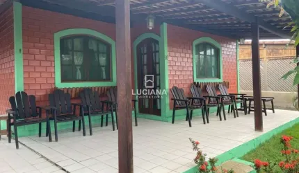 Casa com 3 quartos em condomínio fechado.