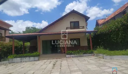 Casa com 4 quartos sendo 3 suítes em Privê