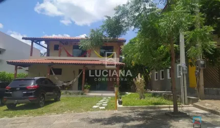 Casa com 3 terraços, 4 quartos (sendo 3 suítes) em Condomínio