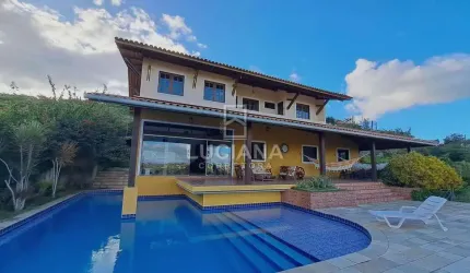Casa em Condomínio com Piscina Privativa e Belíssima Vista