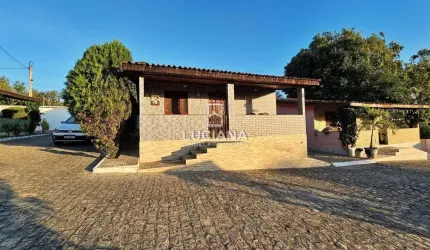 Oportunidade! De 300 mil por 250 mil - Casa com 3 Quartos em Condomínio Fechado