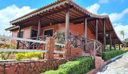 5 Quartos! Casa em Condomínio próximo da BR-232 em Gravatá/PE