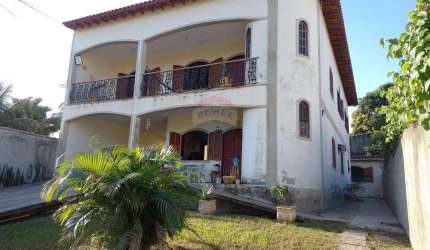 Oportunidade incrível: Casa duplex em Balneário das Conchas, São Pedro da Aldeia - RJ, 360m2, R$ 450 Mil!