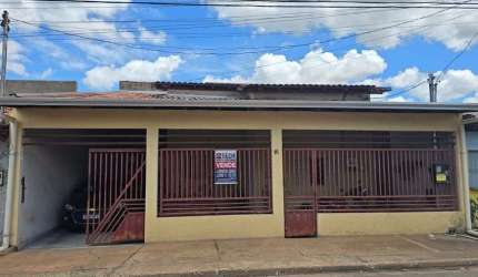 Casa 4 Quartos sendo 1 suite Jardim União Cristo Rei Várzea Grande.