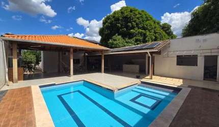 Vendo Casa com piscina no bairro Ipase em Várzea Grande