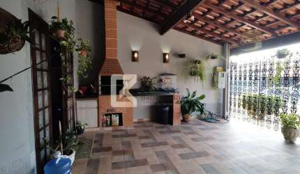 Casa com 2 dormitórios sendo 1 suíte à venda, 125 m² de terreno e 82 de área construída por R$ 529.