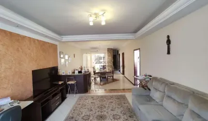 Casa à venda, 3 dormitórios sendo 1 suíte master com closet,  Área gourmet com churrasqueira e jard