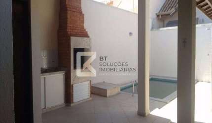 Sobrado com 3 dormitórios sendo 1 suite à venda, 300 m² de terreno e 207 de área construída  por R$