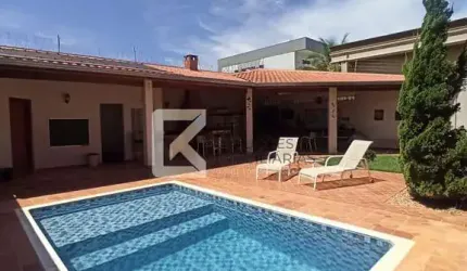 Casa com 3 suítes à venda, 673,46 m² de terreno e 448,38 m² de área construída por R$ 1.700.000,00