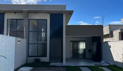 Excelente casa linear com piscina no bairro Ouro Verde em Río das Ostras