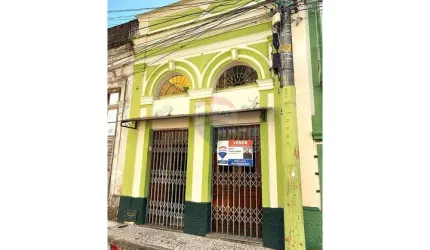 Venda de casa de 272m² com 3 quartos, ponto comercial, próximo à praça da República.