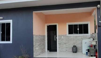 LINDA CASA LINEAR PRONTA PARA MORAR EM MEIO A UMA EXUBERANTE PAISAGEM EM SAQUAREMA