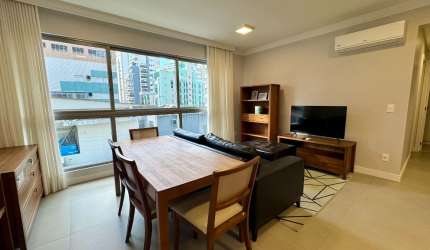 Exclusivo apartamento mobiliado com 2 suítes e 2 vagas no Centro de Floripa/SC