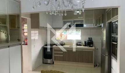 Casa à venda no bairro Meia Praia - Itapema/SC
