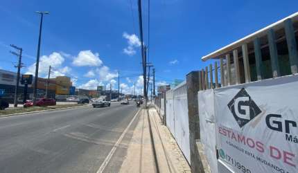 Galpão localizado na Avenida santos Dumont , n° 4724.