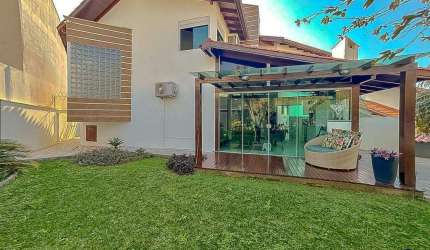 CASA COM 3 DORMITÓRIOS E SUÍTE NO BOM ABRIGO EM FLORIANÓPOLIS