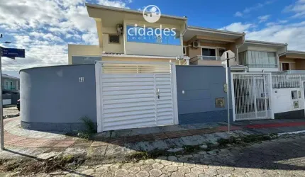 Vendo amplo, charmoso e de esquina, sobrado/casa em São José SC