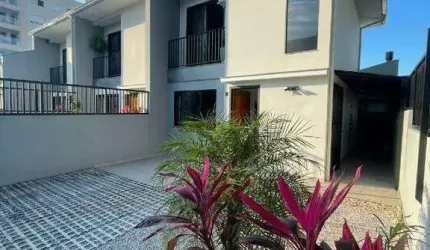 Casa para venda de 2 dormitórios semimobiliado em Areias, São José, Grande Florianópolis