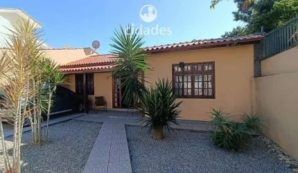 Casa 4 com Quartos, A venda com (1 Suíte ) No Balneário Estreito, Com ótima localização !