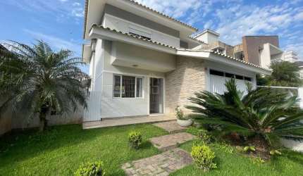 Casa com 3 Dormitórios, Suíte e Área Gourmet à Venda na Pedra Branca - Palhoça/SC