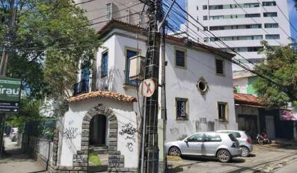 Casa para aluguel tem 340 metros quadrados com 7 salas em Graças - Recife - PE