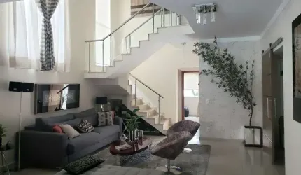 SOBRADO DE CONDOMINÍO EM JUNDIAÍ - AT: 360,00 m² - AC: 307,00 m² - 4 dorms (2 suítes)