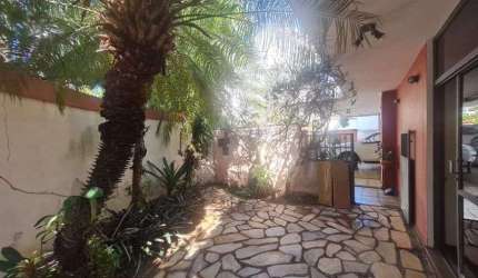 CASA A VENDA EM JUNDIAÍ - JARDIM CAMPOS ELÍSEOS - SOBRADO c/ ELEVADOR