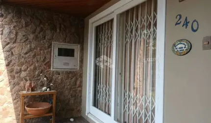 Casa com 3 quartos à venda na Rua Professor Fernando Carneiro, 240, Três Figueiras, Porto Alegre por R$ 1.800.000