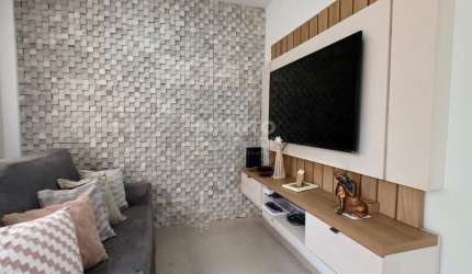 Imóvel possui com três quartos, sendo dois suítes, ideal para quem busca conforto e privacidade,