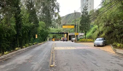 Terreno à venda na Rua Grandolfo, 750, Vila Castela, Nova Lima por R$ 972.000